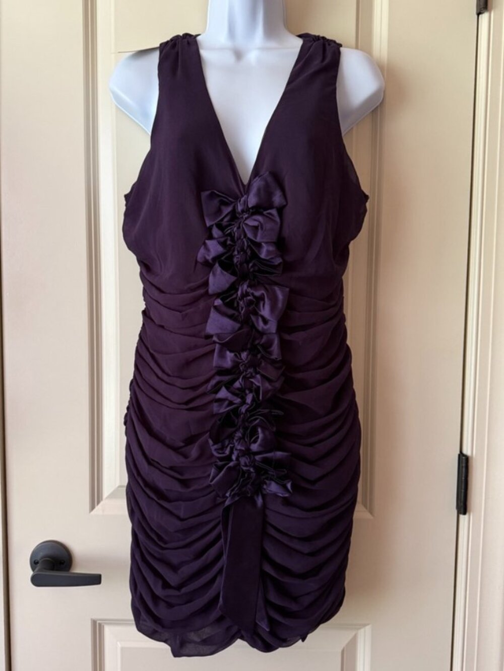 Esley Sleeveless V-Neck Dress size Large